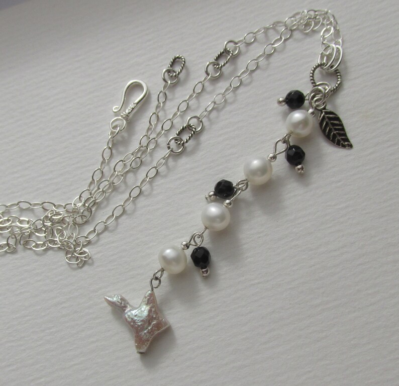 Collier de perles d'eau douce en onyx, perle oiseau keshi, long pendentif en Y, argent sterling 925, pampille de pierres précieuses blanches noires à facettes, feuille florale image 9