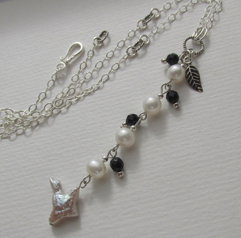 Collier de perles d'eau douce en onyx, perle oiseau keshi, long pendentif en Y, argent sterling 925, pampille de pierres précieuses blanches noires à facettes, feuille florale image 2