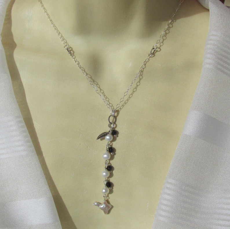 Collier de perles d'eau douce en onyx, perle oiseau keshi, long pendentif en Y, argent sterling 925, pampille de pierres précieuses blanches noires à facettes, feuille florale image 4