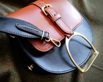 ハンティングスタイルのサドルバッグ