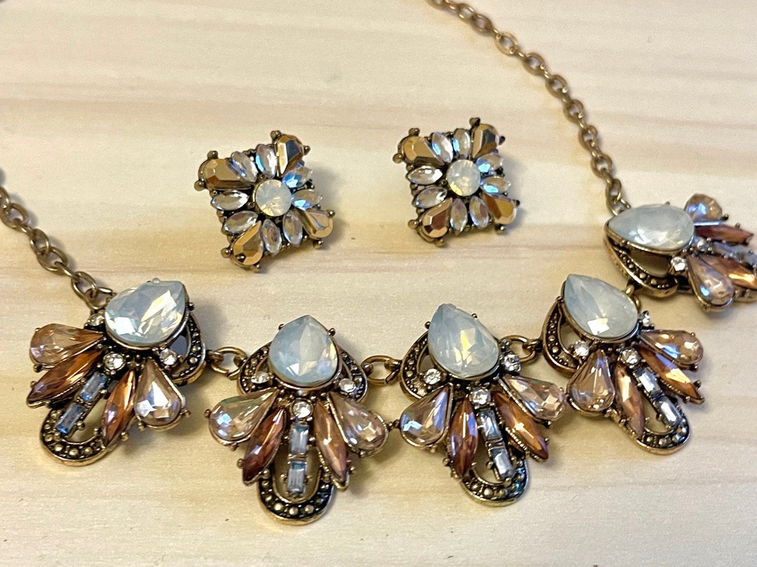 Chic Pearl & Crystal Jewelry Set with Iridescent Accents for Daily Sophistication
