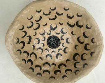 Månfasskål | Handmålad skål i papier-maché | Wonder Moon-kollektionen