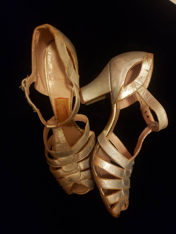 Beautiful Silver Leather 30's Heels - image 6