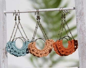 Half-moon Earrings | crocheted | linen