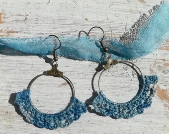 Boucles d'oreilles créoles en lin bleu | teinture naturelle à la waïde