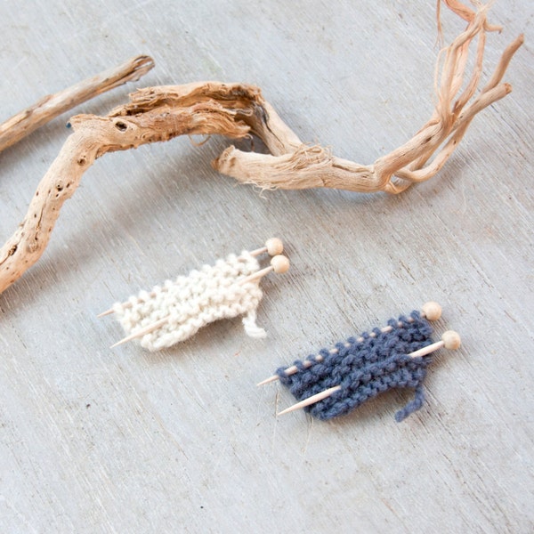 Knitting pin | Hand knitted using lamb's wool yarn from northern France | 100% pure wool