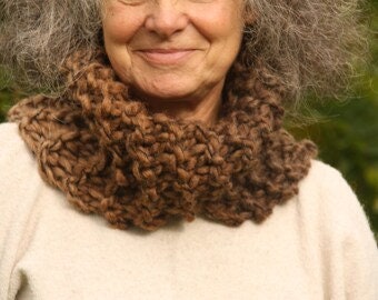 Hand-knitted snood / - organic wool - /