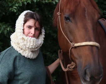 Hand-knitted snood / - organic wool - /