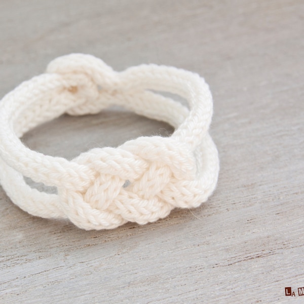 French knitted cotton bracelet | White | Pearl button