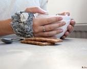 Hand-knitted mittens / fingerless gloves - Banana yarn - Silver grey and white