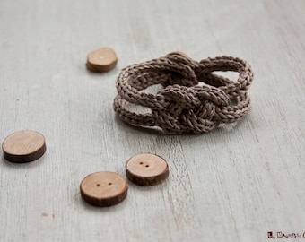 Bracelet de tricotin tressé en lin naturel | Foncé | Bouton en bois