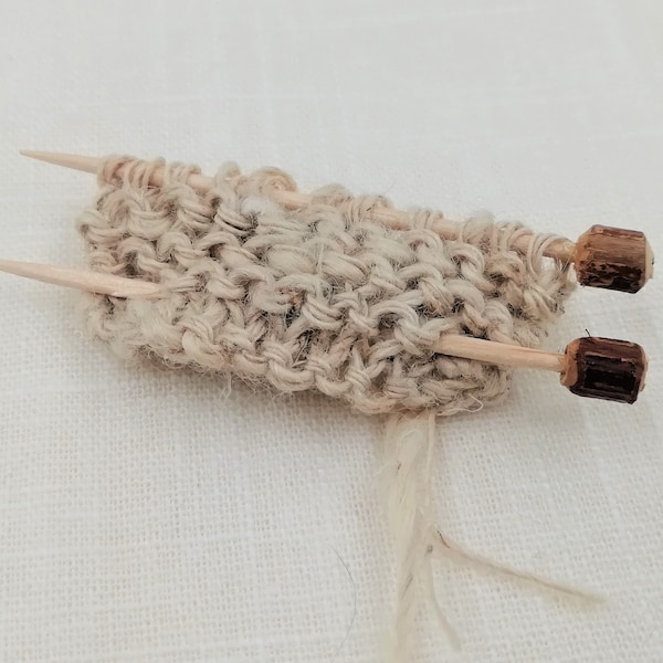 Broche - fibre d'ortie et soie sauvage