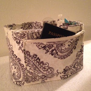 Organizador de cartera con diseño de damasco gris, 29" de largo (con llavero)