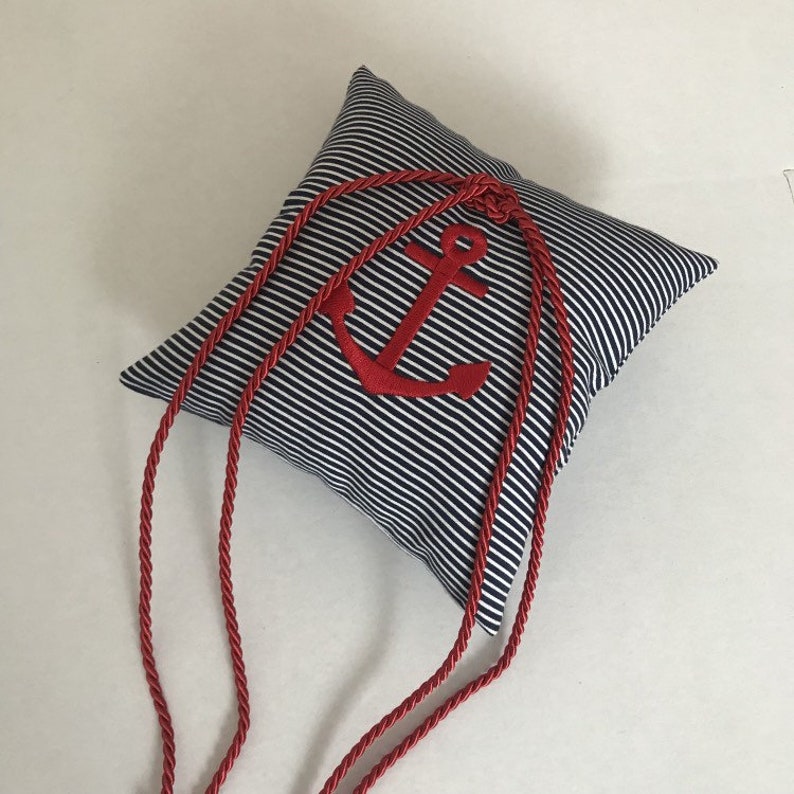 Ring pillow anchor-blue white with red stick