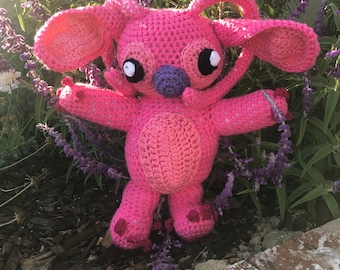 Ángel de crochet hecho a mano - Peluche inspirado en Lilo y Stitch