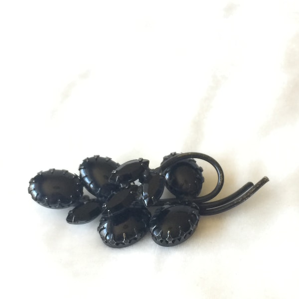 Weiss 1950s Black Glass Brooch Leaves Branch