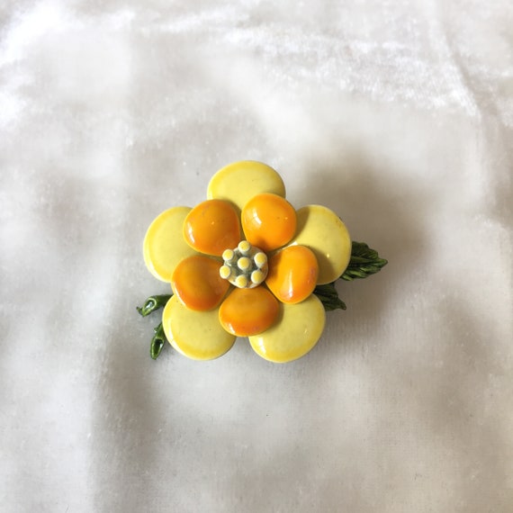 Enamel Groovy Flower Brooch Mustard Orange Metal - image 1