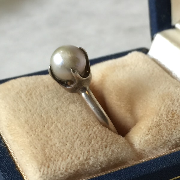 Sterling Pearl Solitaire Ring Gray Claw Setting Victorian