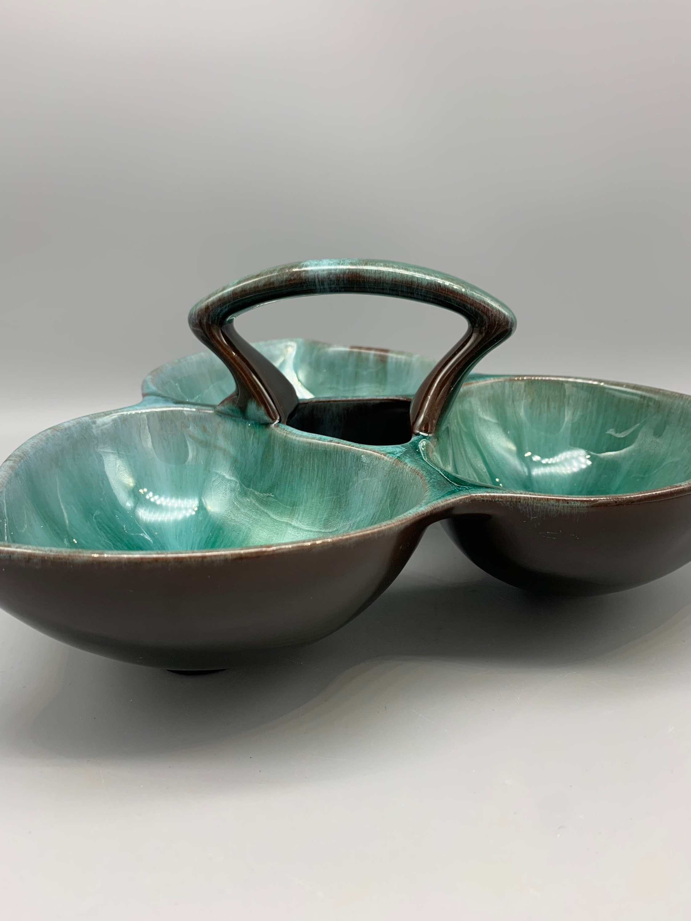 Blue Mountain Pottery Triple Leaf Serving Bowl Tray With Three