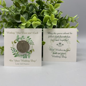 Cadeau souvenir de mariage irlandais porte-bonheur sur carte carrée avec bénédiction irlandaise et Claddagh - Pièce de monnaie irlandaise en circulation réelle, Six pence en argent