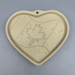 Family Heritage Stoneware The Pampered Chef Canadian Heritage Final Edition Cookie Mold Final Edition 2003 Baking Tool Canada Flag image 4