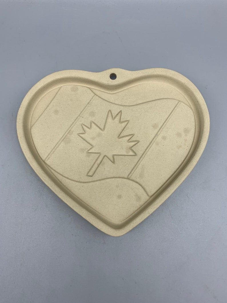 Family Heritage Stoneware The Pampered Chef Canadian Heritage Final Edition Cookie Mold Final Edition 2003 Baking Tool Canada Flag image 4