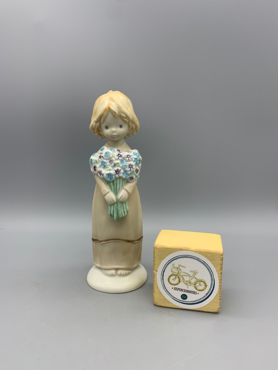 Kinka Enesco Flower Girl Figurine june, Japan, Neutral Colour Porcelain