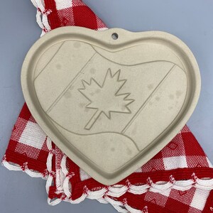 Family Heritage Stoneware The Pampered Chef Canadian Heritage Final Edition Cookie Mold Final Edition 2003 Baking Tool Canada Flag image 9