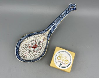 Large Rice Eyes Porcelain Chinese Soup Serving Spoon Label, White with Blue and Red Design, floral peekaboo porcelain, Ladle with handle