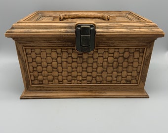 Lerner Basket Weave Sewing Box Storage- Craft Box with Organizational Tray with Lid- Thread Storage Pegs