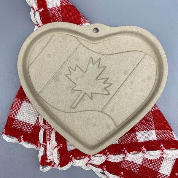 Family Heritage Stoneware - The Pampered Chef - Canadian Heritage Final Edition Cookie Mold - Final Edition 2003 - Baking Tool- Canada Flag