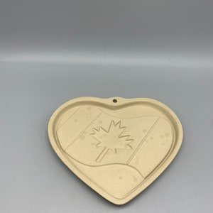 Family Heritage Stoneware The Pampered Chef Canadian Heritage Final Edition Cookie Mold Final Edition 2003 Baking Tool Canada Flag image 5