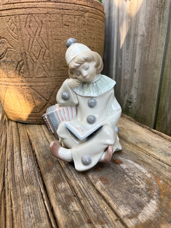 Lladro Sleepy Girl Clown With Accordian, Harlequin Style, Seated