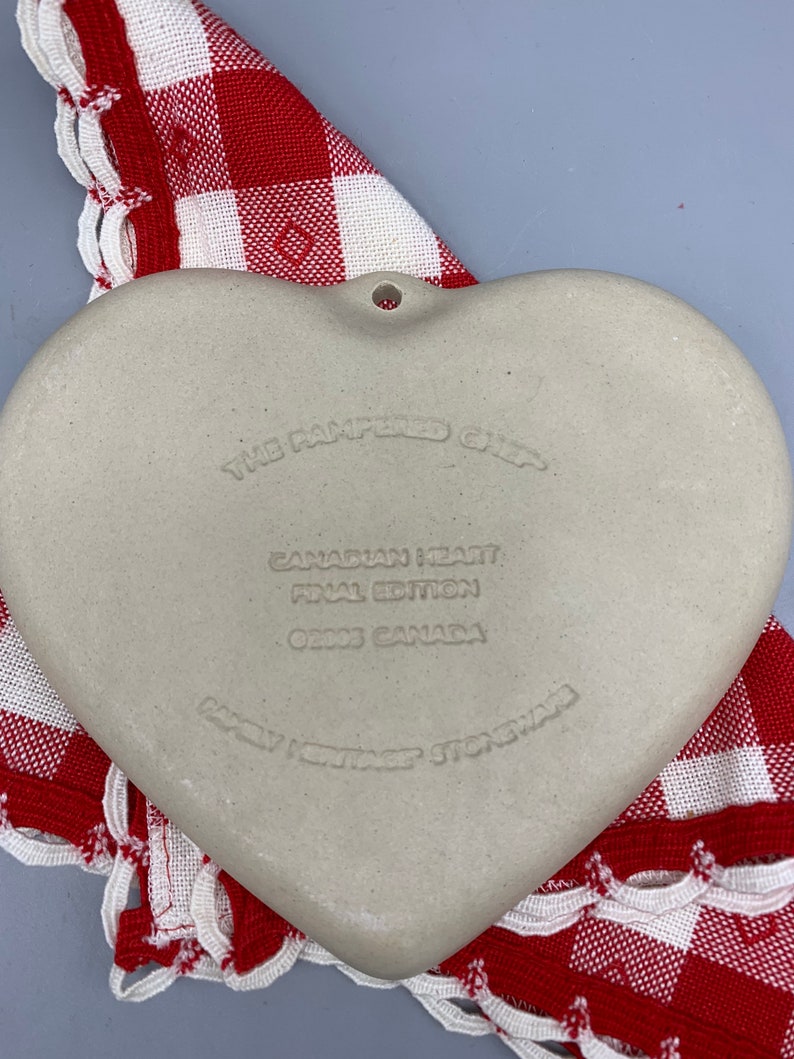 Family Heritage Stoneware The Pampered Chef Canadian Heritage Final Edition Cookie Mold Final Edition 2003 Baking Tool Canada Flag image 8