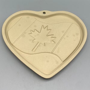 Family Heritage Stoneware The Pampered Chef Canadian Heritage Final Edition Cookie Mold Final Edition 2003 Baking Tool Canada Flag image 10