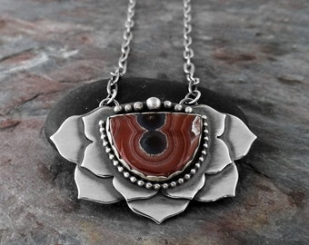 Laguna Agate Lotus Necklace || sterling silver lotus flower with pink and black agate cabochon (6830)