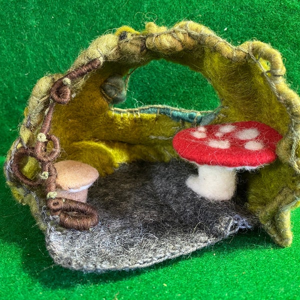 Natural Wool Felted Forest Home for Fairies, Gnomes, Ewoks, and Forest Animals,Educational Toy, Comprehension tool