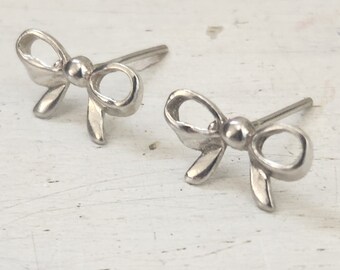 Sterling silver Bow earrings, stud earrings, bow earrings silver, Minimalist Earrings, Petite earrings, Silver studs, everyday earrings