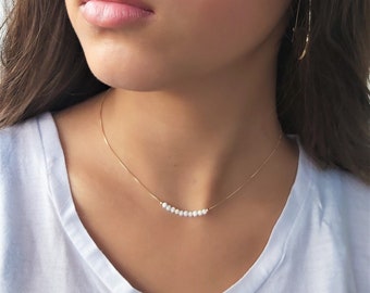 Witte opaal kralen ketting, opaal ketting, kleine opaal kralen ketting, minimalistische ketting, opaal sieraden, opaal kralen ketting