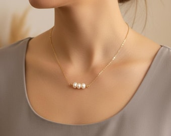 Delicate 3 Pearl Necklace, Minimalist Pearl Necklace, Dainty necklace, Bridal peatl necklace