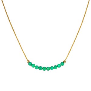 Halsband med gröna opalpärlor | Elegant guldfylld kedja med små opalpärlor | Minimalistiskt ädelstenshalsband | Halsband i lager | Present till henne