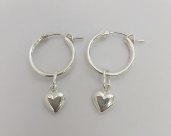Orecchini a cerchio a forma di cuore in argento sterling, orecchini pendenti a forma di cuore, piccoli orecchini a forma di cuore, orecchini d'amore, orecchini a cerchio a forma di cuore in argento sterling, orecchini delicati