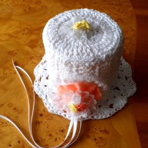COUVERCLE DE ROULEAU DE TOILETTE. Modèle au crochet.