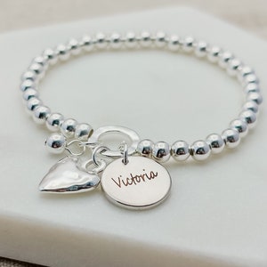 Personalisiertes Armband mit Namen und Herz Gravur Geschenk für Sie Geburtstagsgeschenk für Frauen Geschenk für Mama Personalisiertes Silber Armband Bild 4