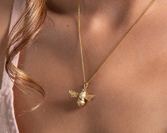 Goldene Bienenkönigin-Halskette mit graviertem Namensbalken – personalisierte Geschenke für Frauen – personalisiertes Geschenk für sie – Bienenschmuck – Geschenke für Mama