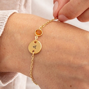 Pulsera de oro con inicial y piedra de nacimiento: regalo de joyería personalizado para mujer. Regalos personalizados de cumpleaños y Navidad para ella.