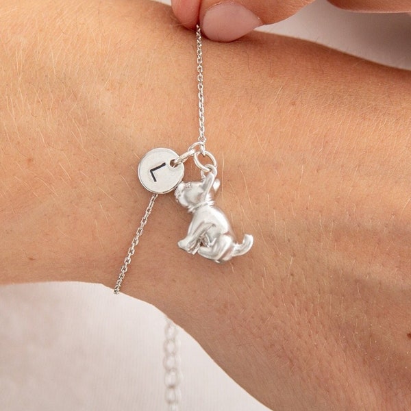 Zilveren Franse Bulldog armband met initiële charme - hondenliefhebber cadeau - Franse Bulldog sieraden - verjaardagscadeau voor haar - gepersonaliseerd cadeau