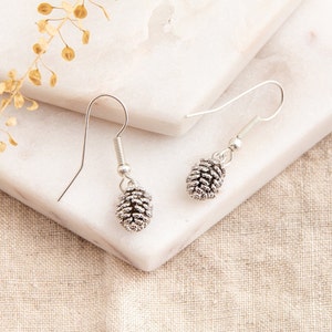 Pendientes de piña de plata - Regalo de cumpleaños para ella - Pendientes colgantes de plata con dijes de piña - Joyería de piña - Pendientes de otoño