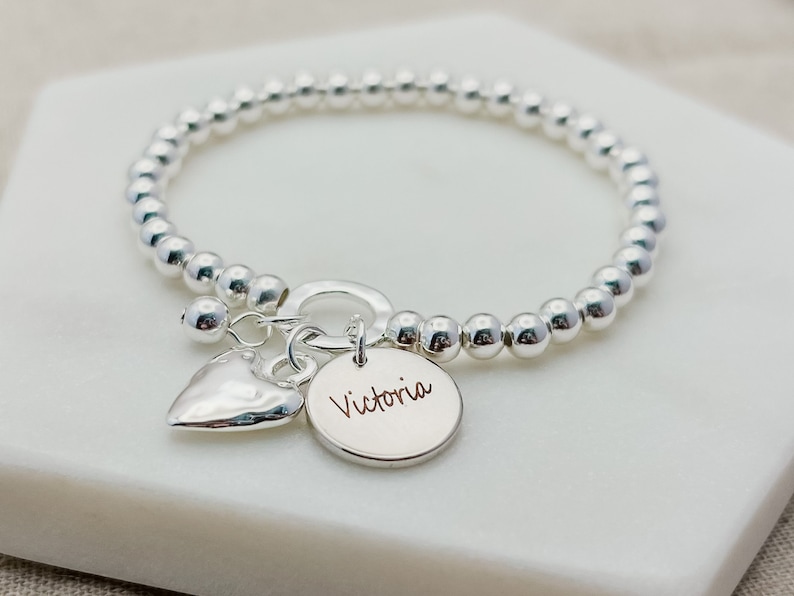 Personalisiertes Armband mit Namen und Herz Gravur Geschenk für Sie Geburtstagsgeschenk für Frauen Geschenk für Mama Personalisiertes Silber Armband Bild 4