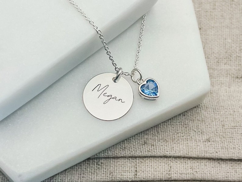 Collar grabado con dije de corazón de piedra natal de marzo Regalos de cumpleaños personalizados para mujeres Collar con nombre y piedra natal de plata de ley imagen 2